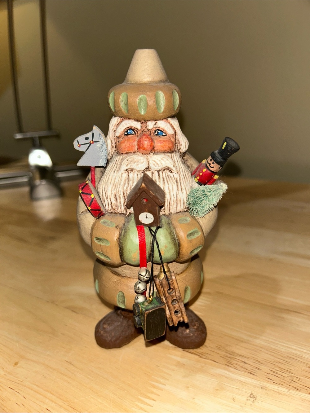 Vincent Ebbitt Hand Carved Wood Santa Pennsylvania Folk Art 2001 7” Sculpture